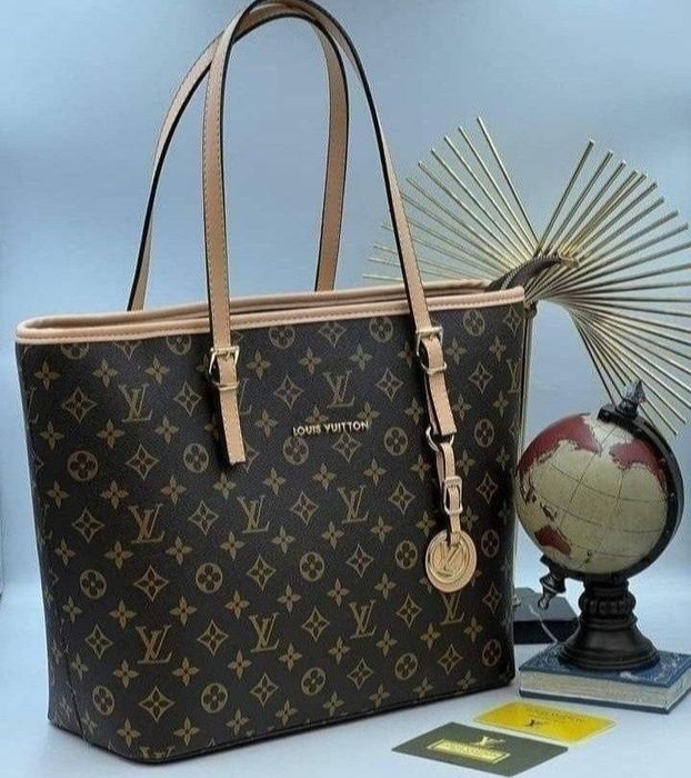 Geanta LV ,super model import Franța, saculet, etichetă