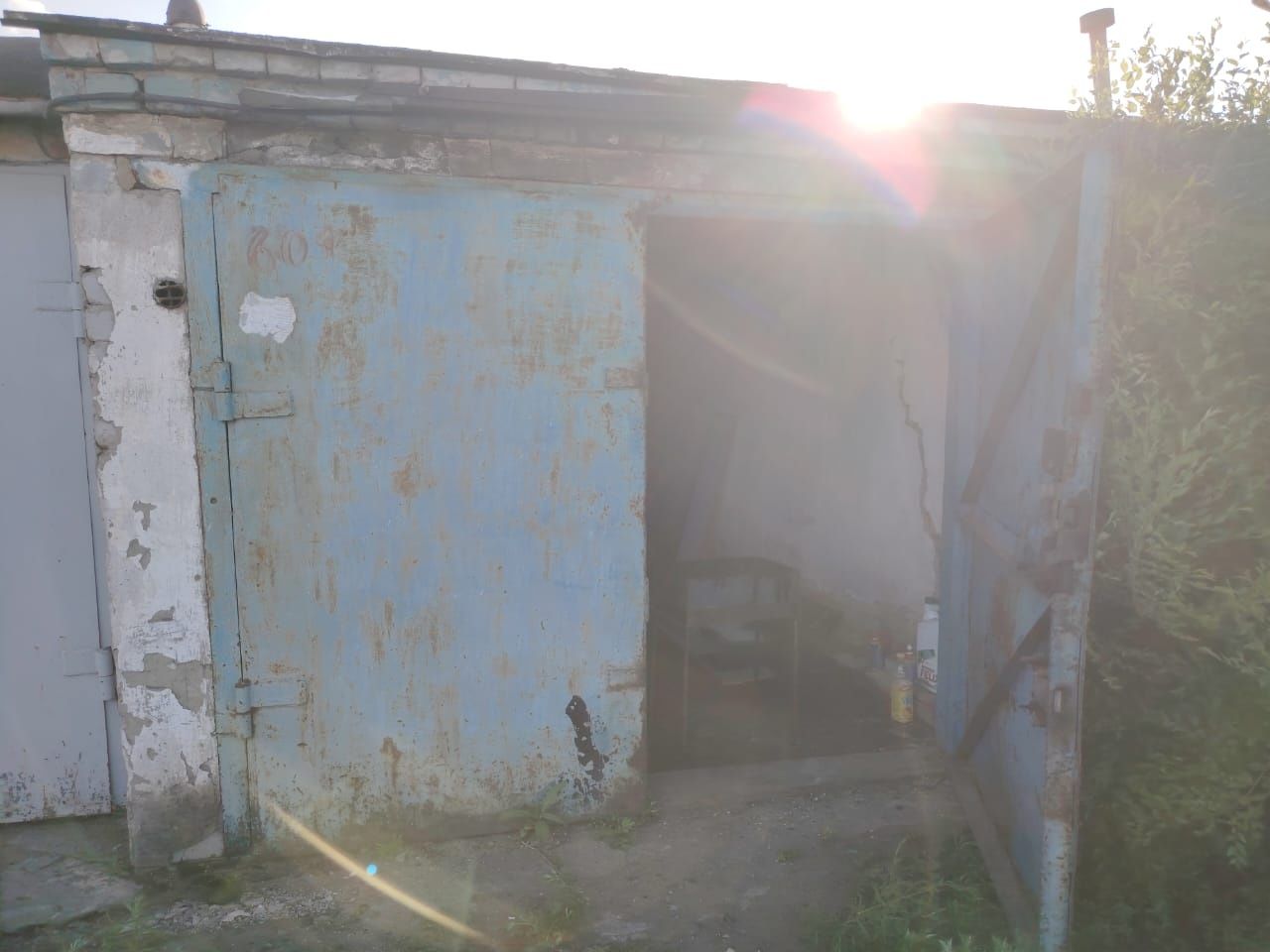 Продаётся  гараж  .