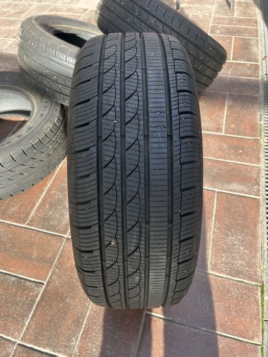 Cauciucuri iarna ICE PLUS S210