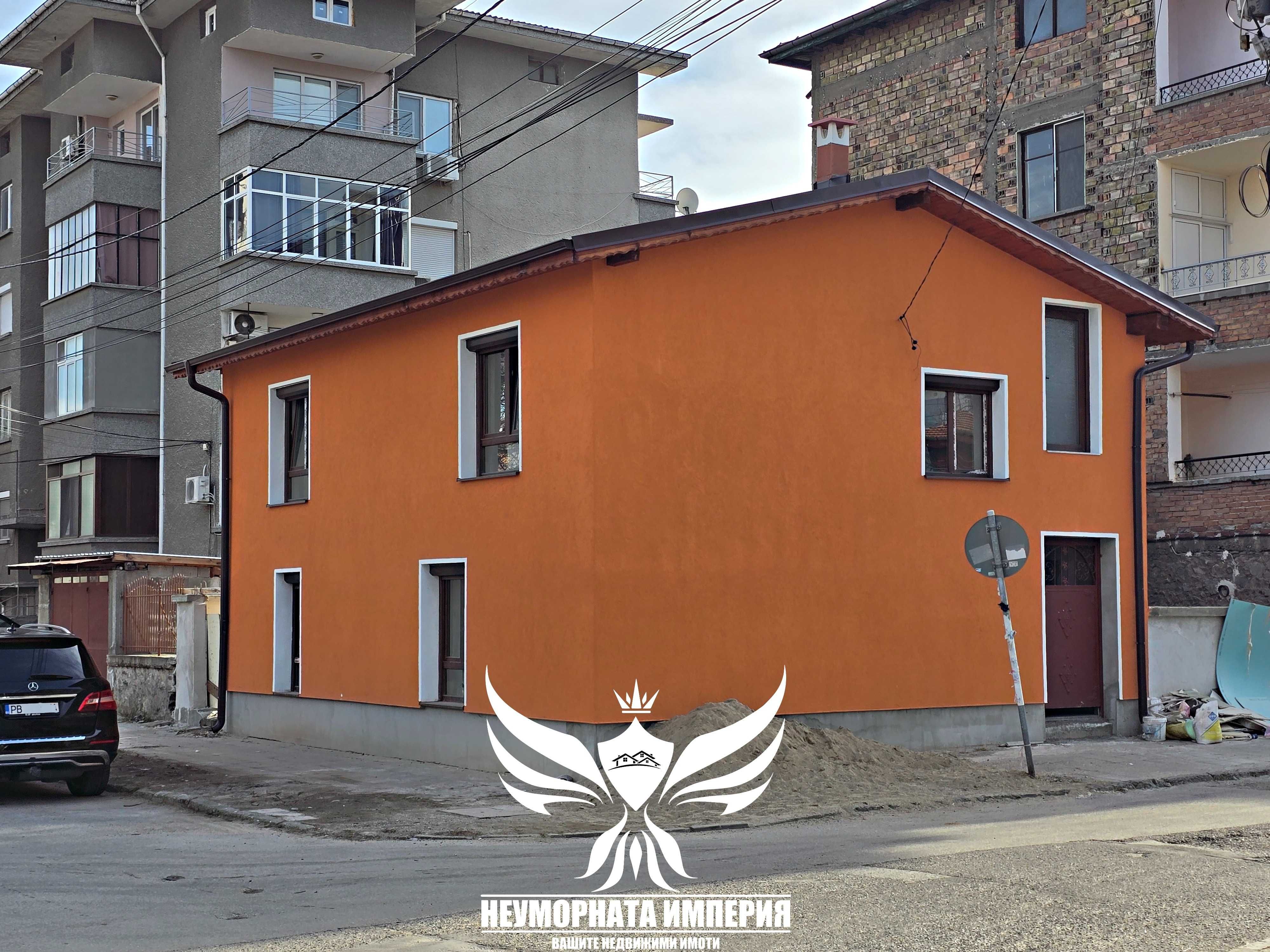 Продавам обновена двуетажна къща 124РЗП в гр.Асеновград, зад болницата