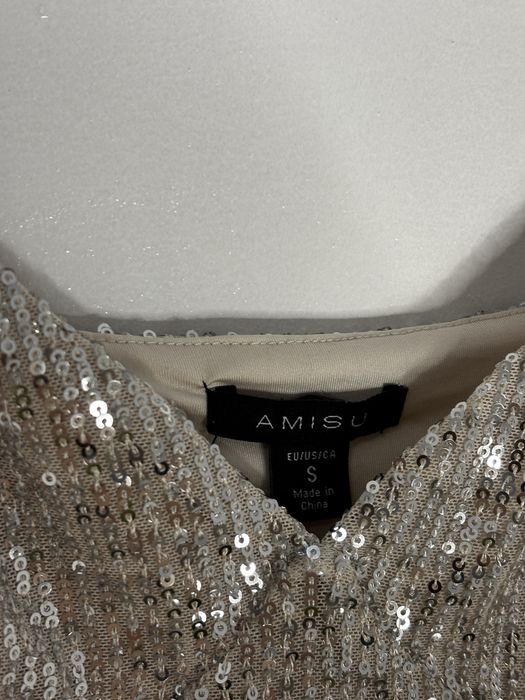 Златист комплект от пола и бюстие