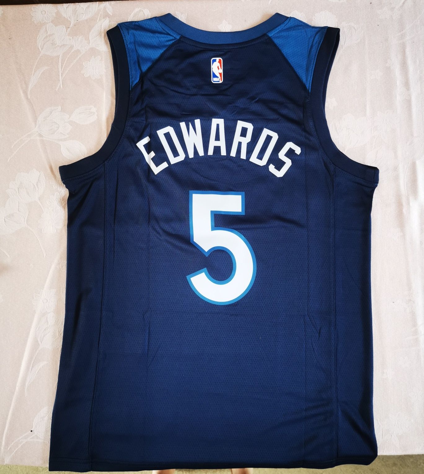 Maieu de baschet cu Anthony Edwards (disponibil)