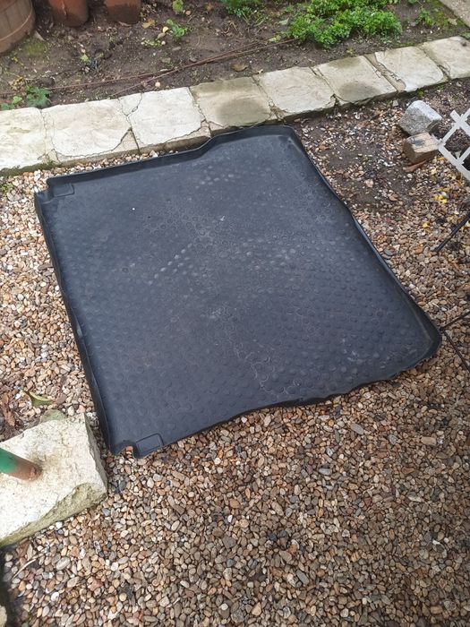 Кора за багажник