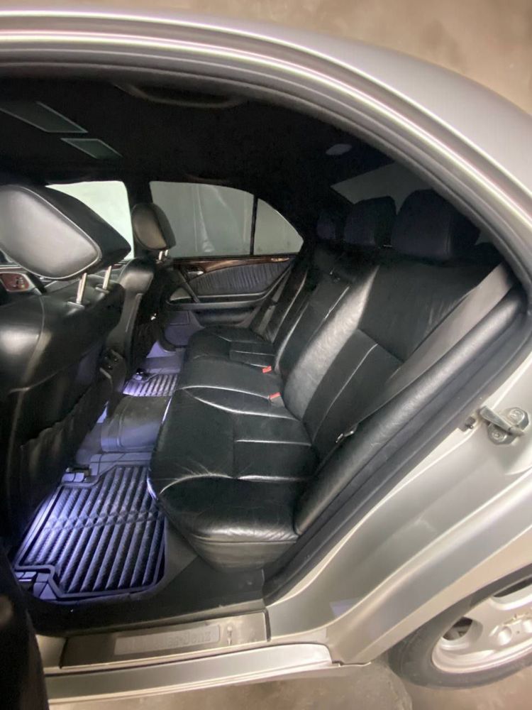 Mercedes Benz E200