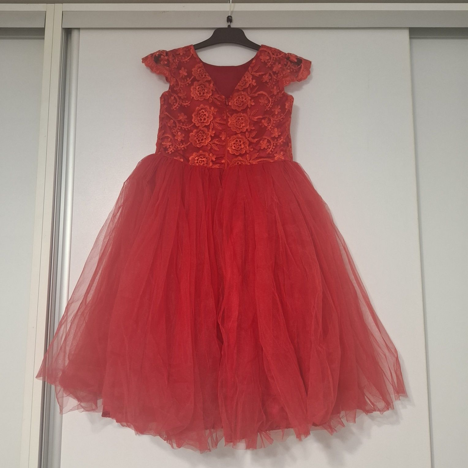 Set 4 ROCHITE OCAZIE/ 2 fustite tulle/1 bluza *6 ani*