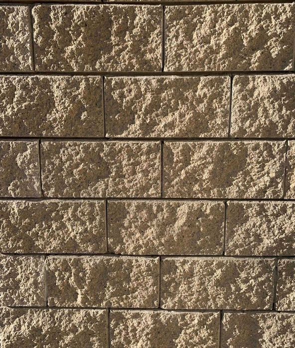 Огради от бетонови тухли блокчета имитиращи дялан камък