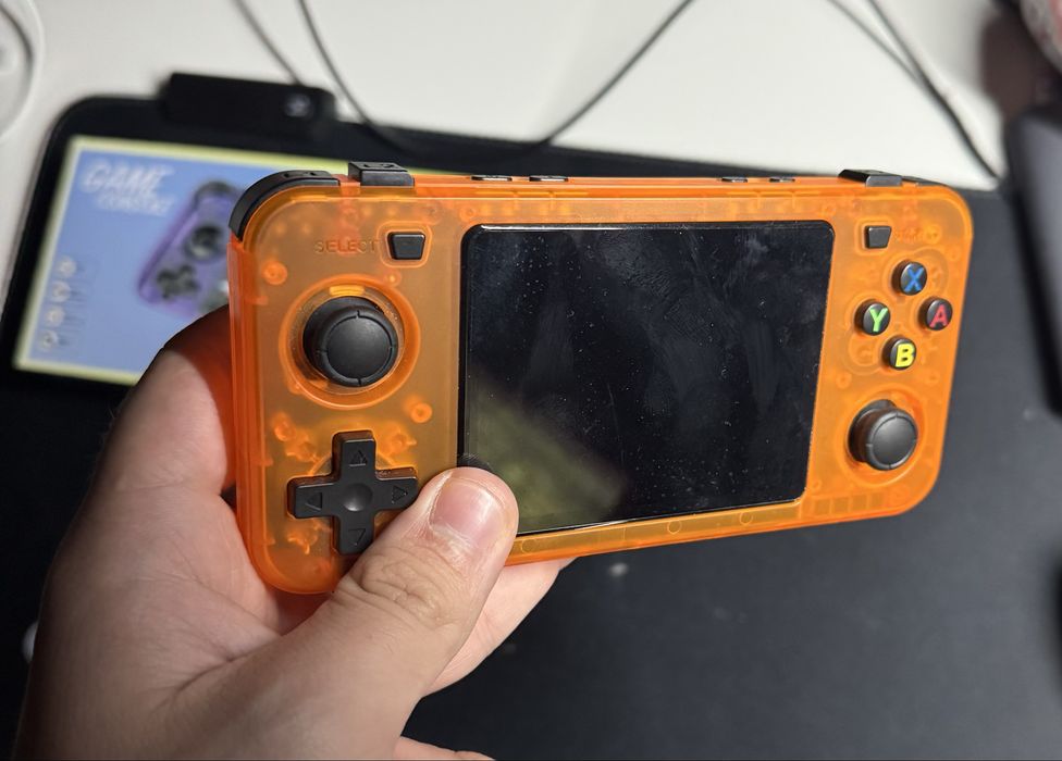 Ретро конзола за игри R36H