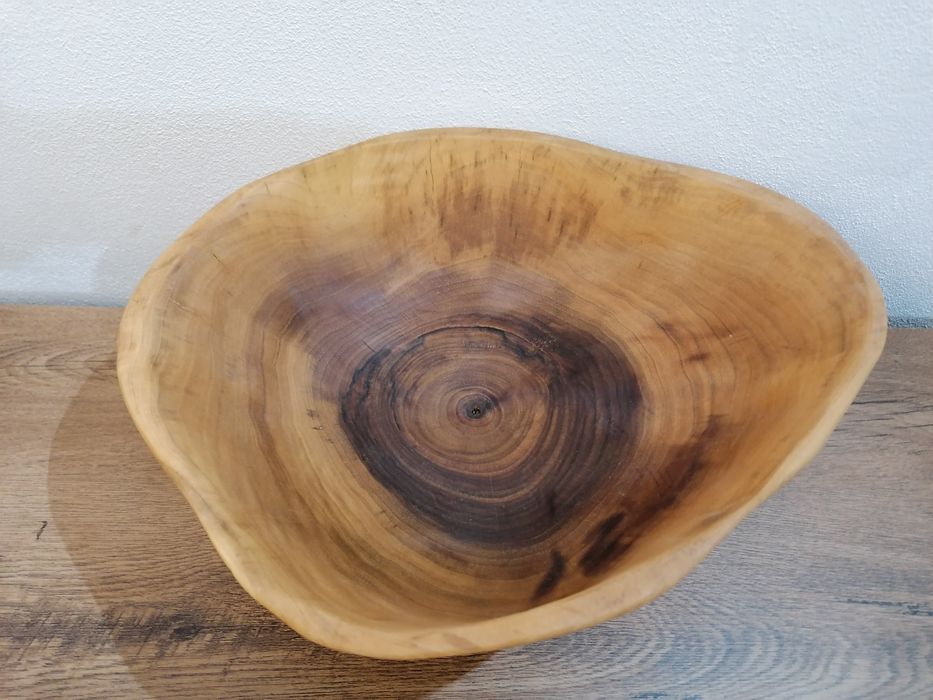 Bol din lemn de nuc