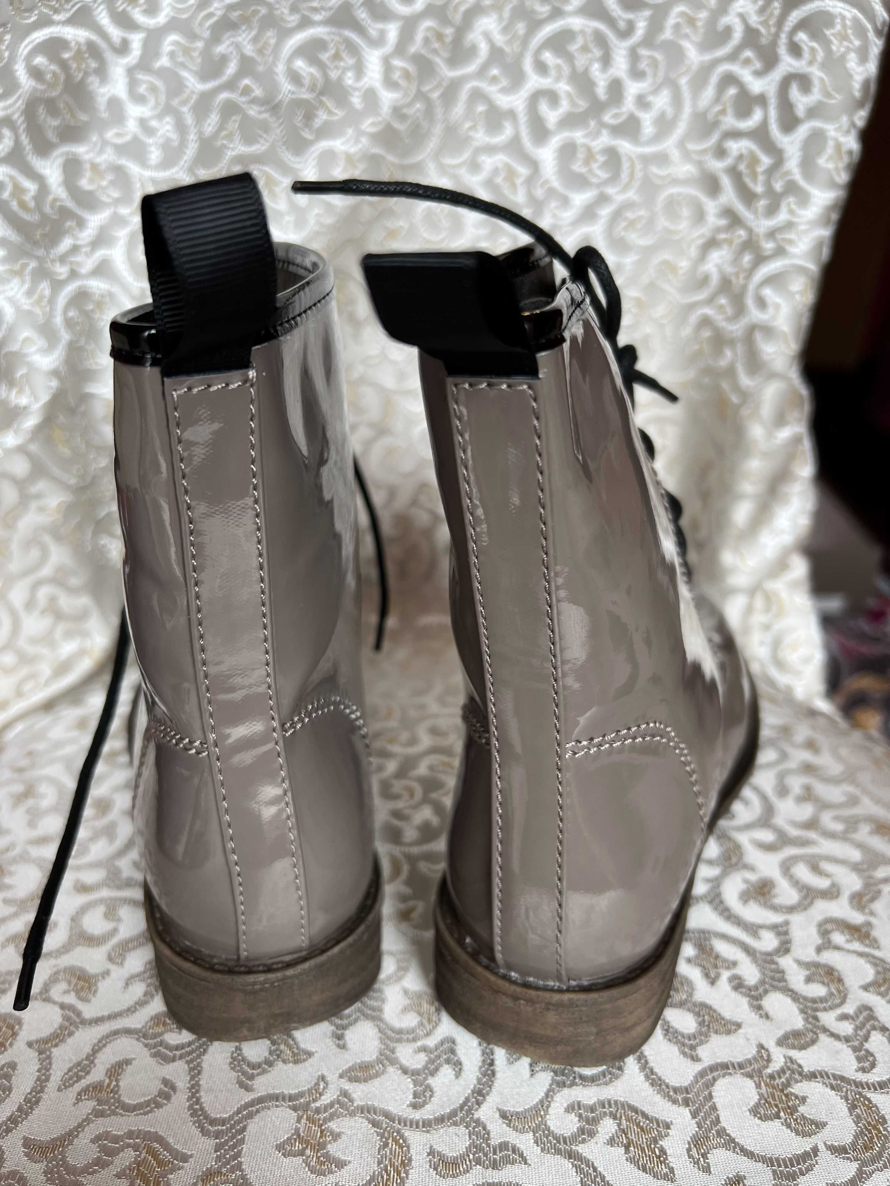 Нови боти от изкуствен лак Shoe Aquarium с кутия. Размер 36.