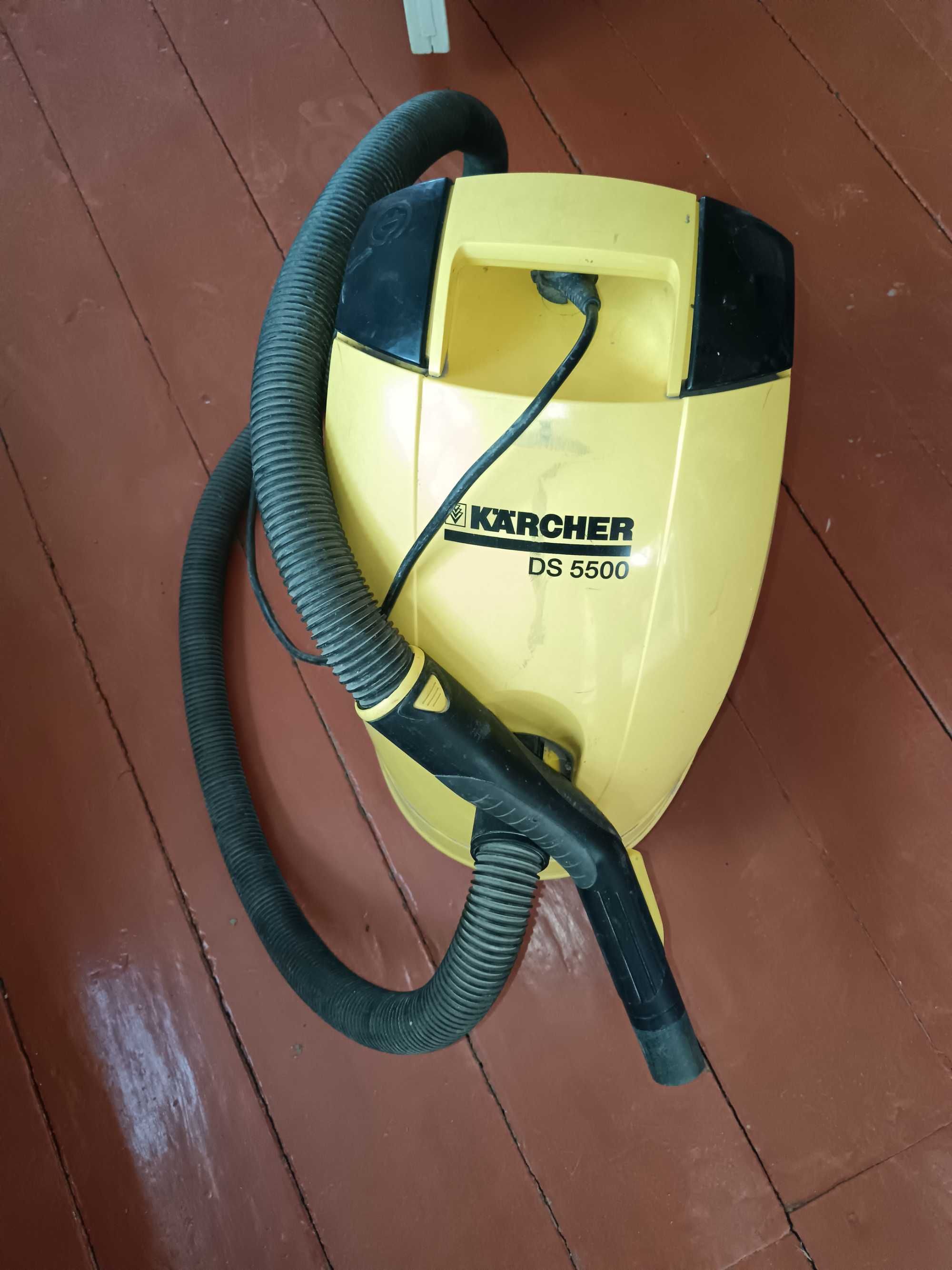 Пылесос Karcher.