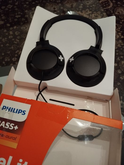 Продавам нови слушалки Phillips