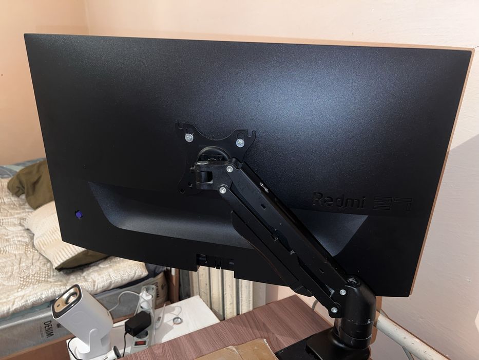 Монитор Redmi G27Q в идеальном состояний пользывался только 1 месяц .