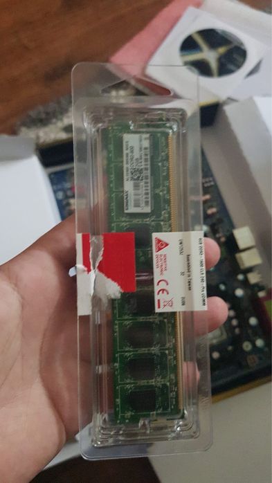 Placa de baza Gigabite pachet plus 4GB RAM DDR2 plus sursa atx