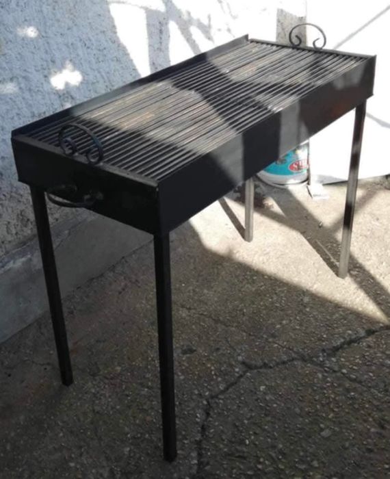 Барбекю скара на дървени въглища