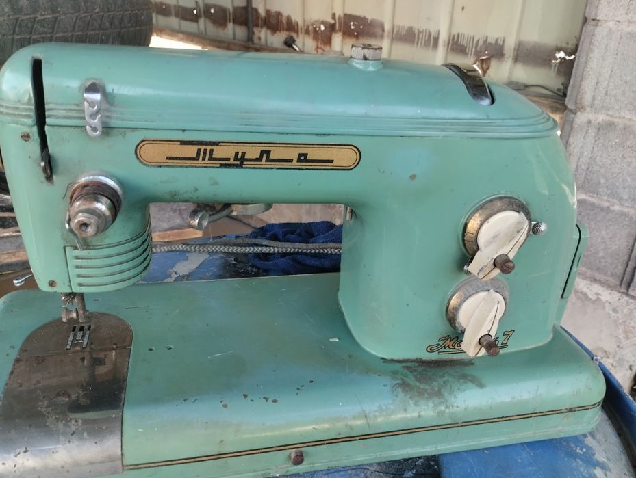 Швейная машинка ручная. Антиквариат