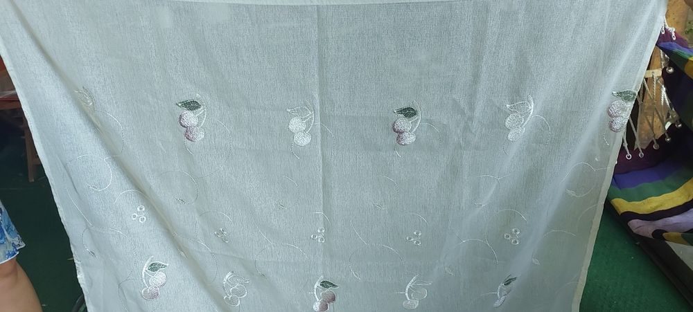 Perdea brodata cu model