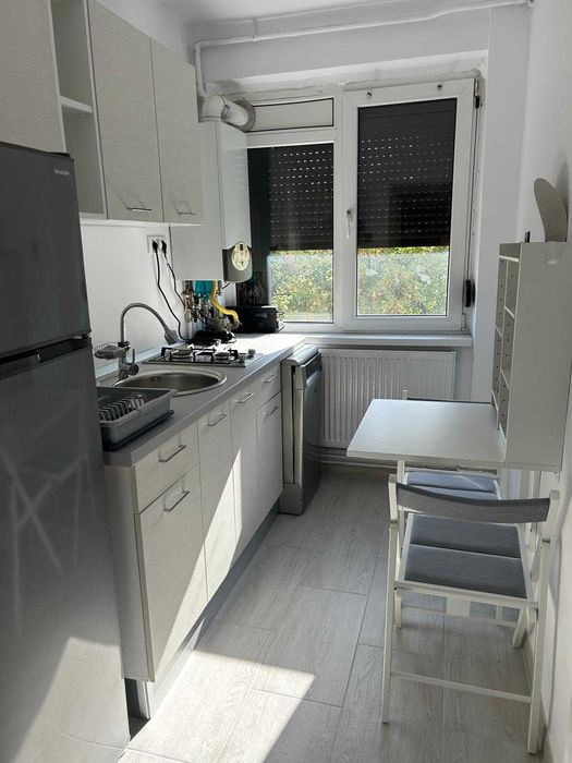 Inchiriez apartament ultracentral.