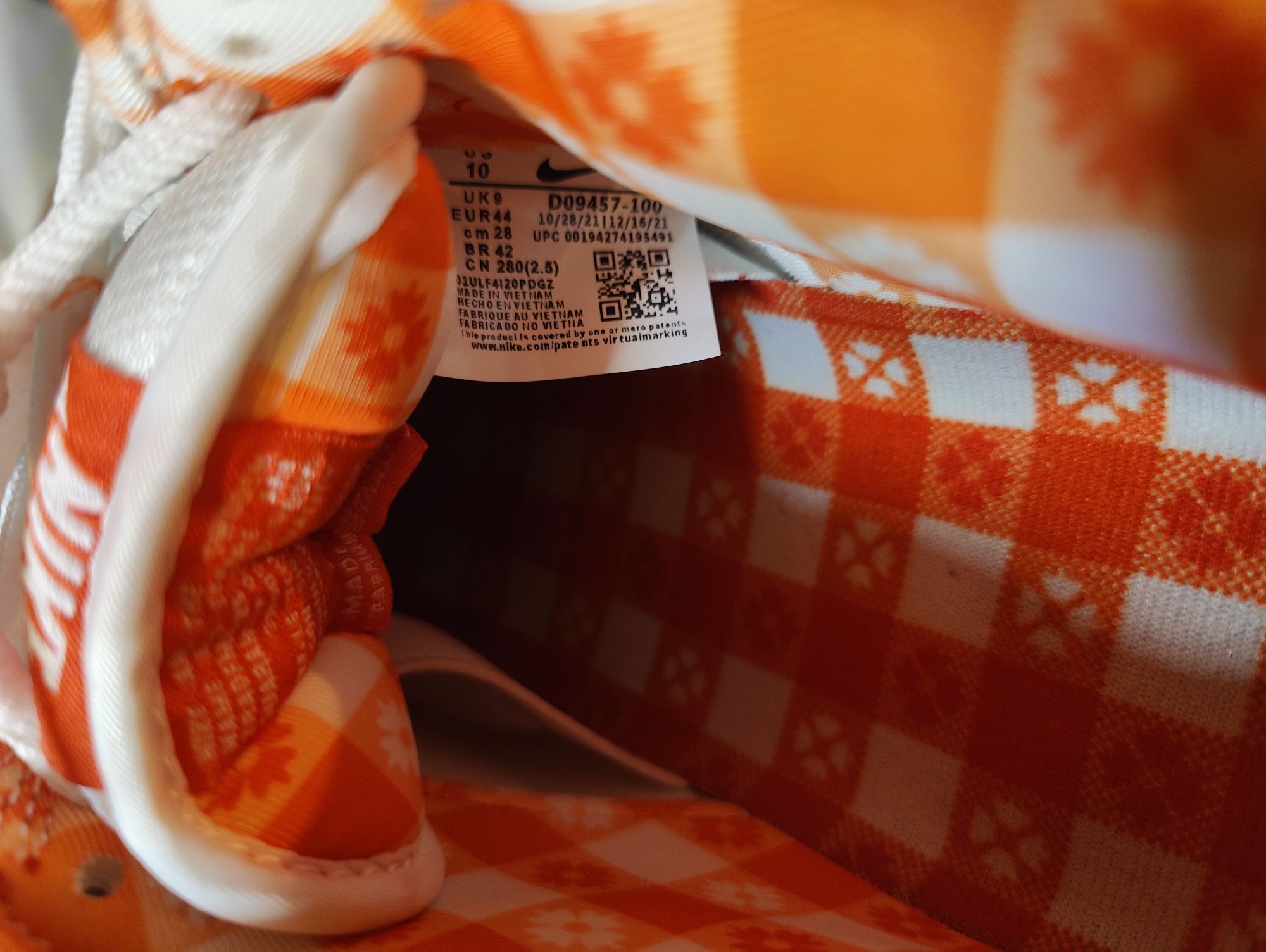Nike SB Dunk Low Pro Orange Lobster 44