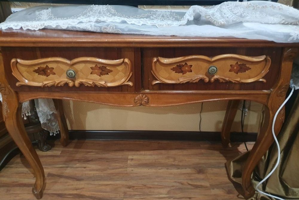 продаю консоль дерево