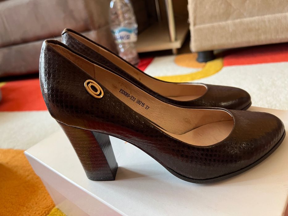 Елегантни дамски обувки на ток 37 номер