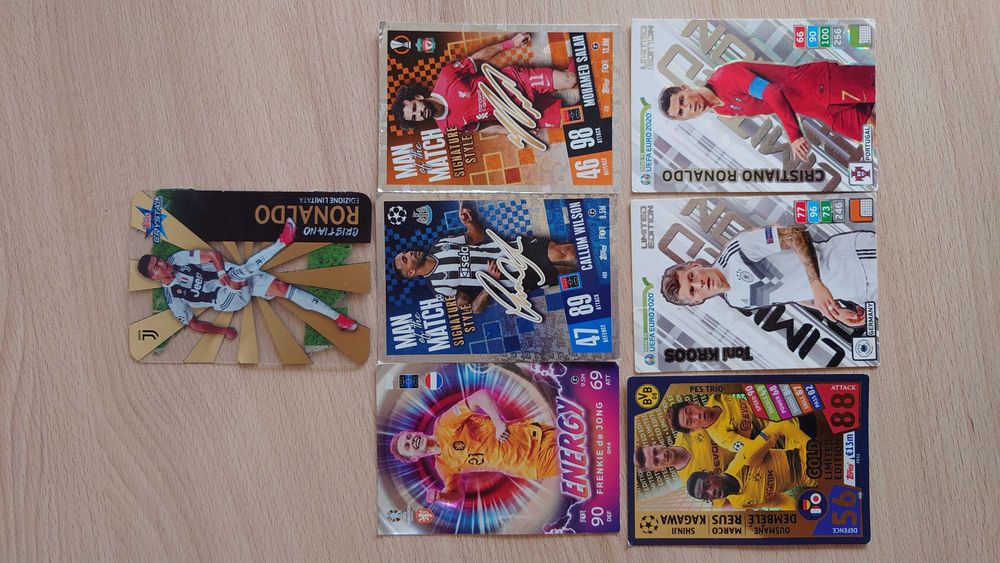 Vând cartonase Topps/Pannini