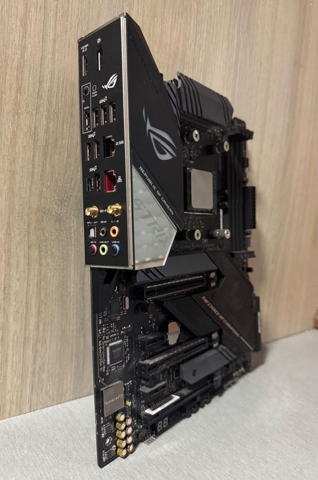Дъно Asus Rog Strix X570