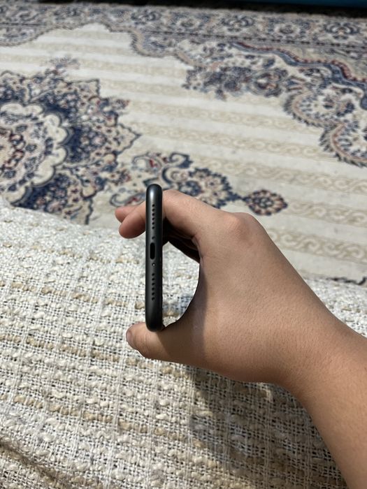 Продам айфон 11 не работает