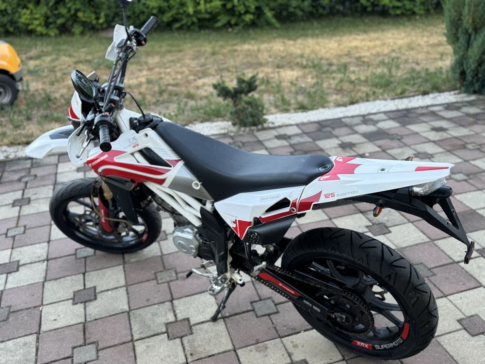Motocicleta Hyosung XRX 125