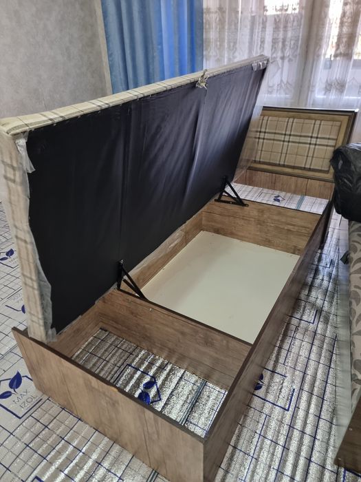 Кровать сотилади