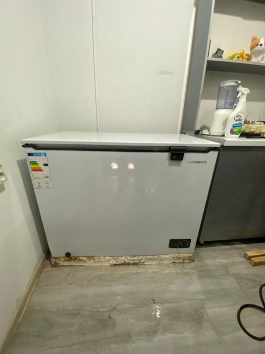 Продам морозильник