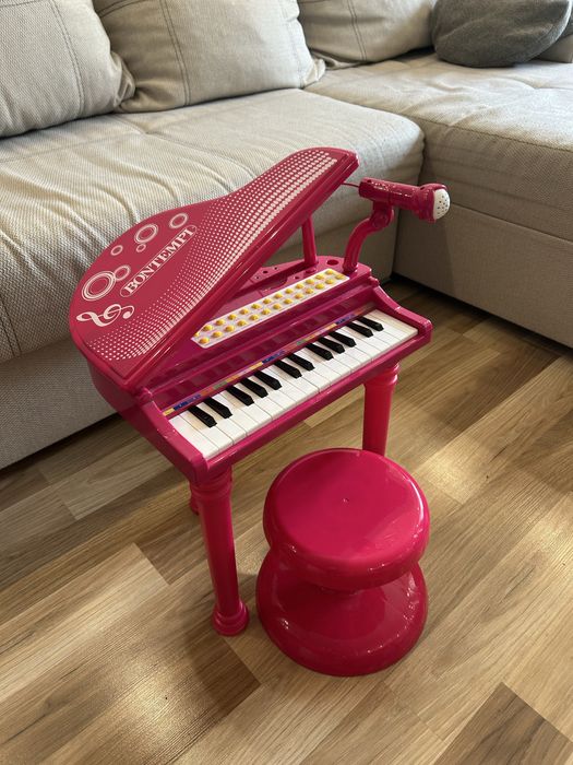 Музикално пиано като ново