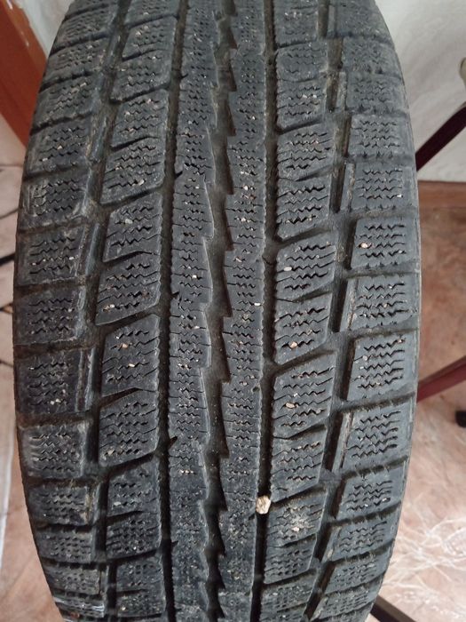 Продам зимний резину размер 16