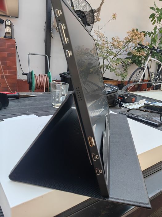 Monitor portabil 15.6"  tip tableta