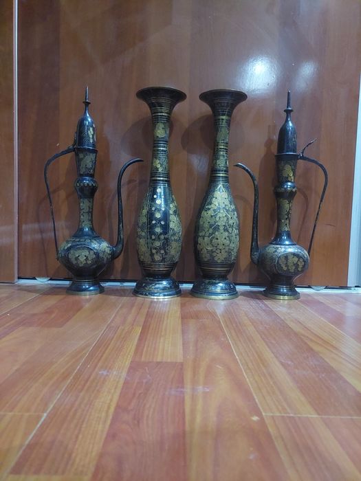 Вазы, Индийская чеканка