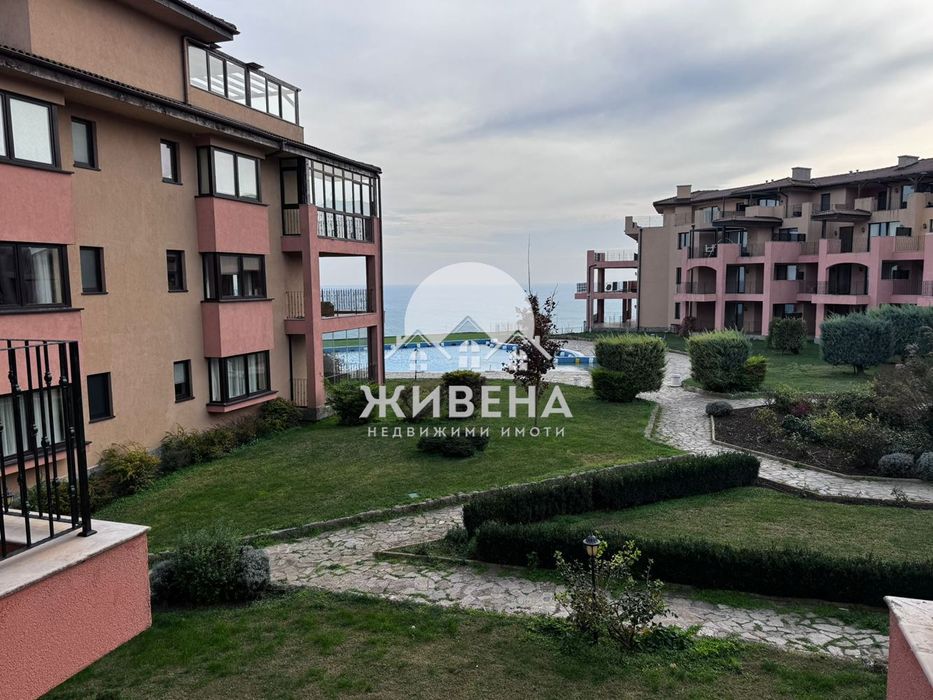 Продава обзаведен 3-стаен апартамент, с.Топола