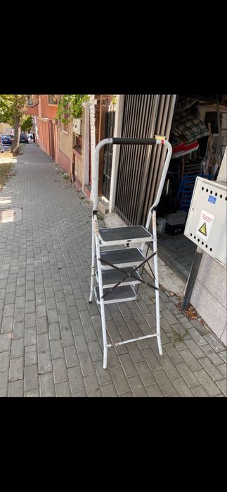 Scara metalica pliabila