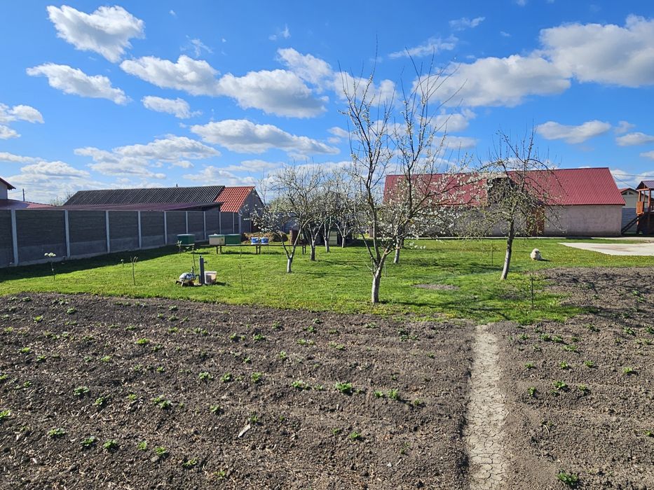 2 case finisate impecabil + 2.300 mp teren, panouri solare 6.5 kW, Jeb