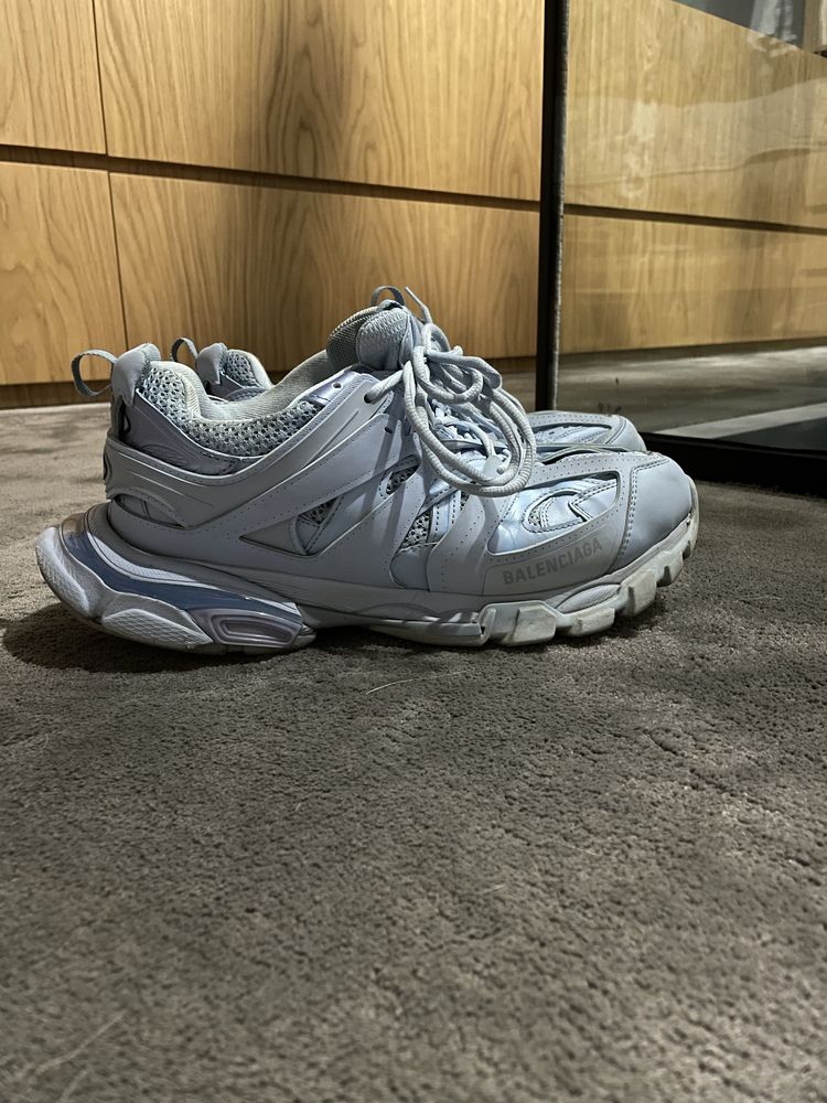 Balenciaga Track blue носени