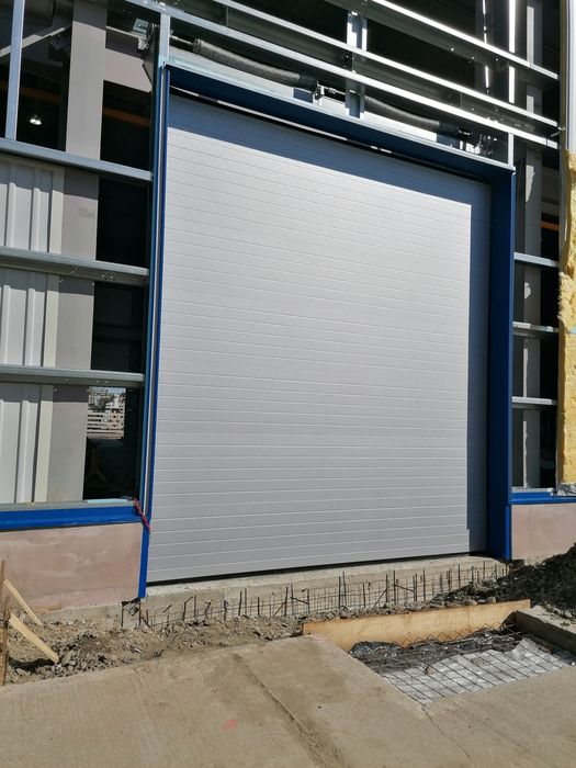 Ușa de garaj rezidențiale și industriale