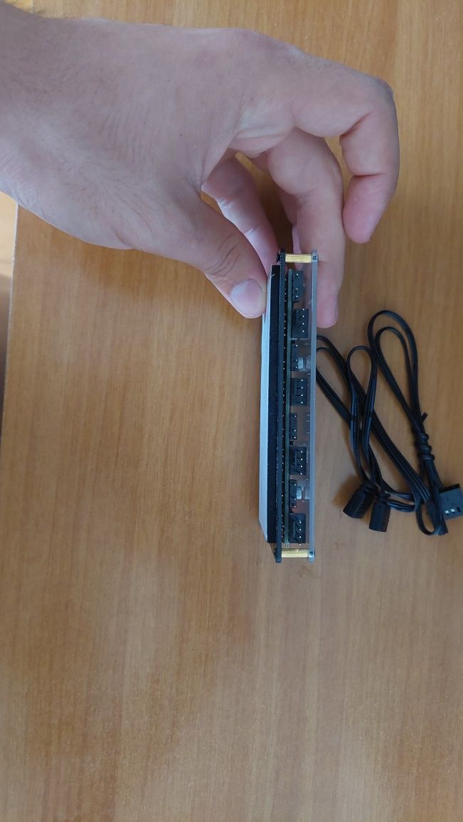 Fan hub rog, sata