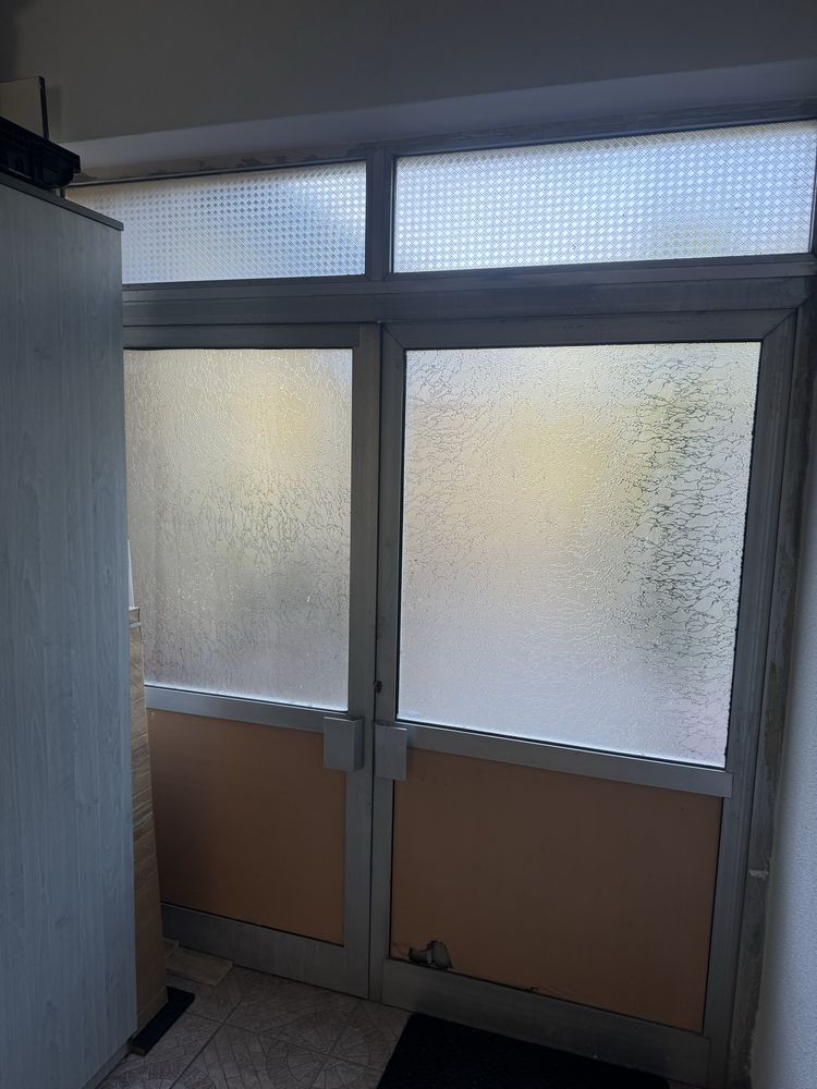 Usi aluminiu second hand in stare foarte buna