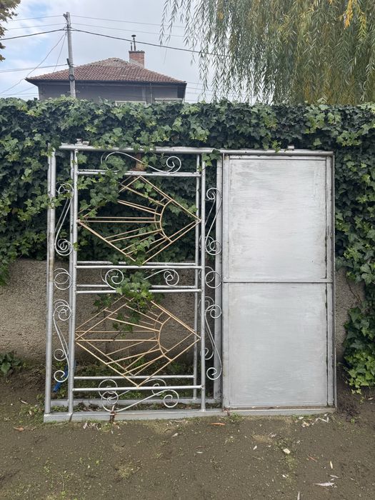 Врати за гараж + 2 колони нови