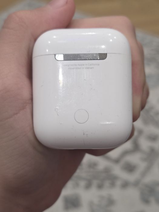 продам кейс от наушников Airpods 2 оригинал.ТОЛЬКО КЕЙС БЕЗ НАУШНИКОВ