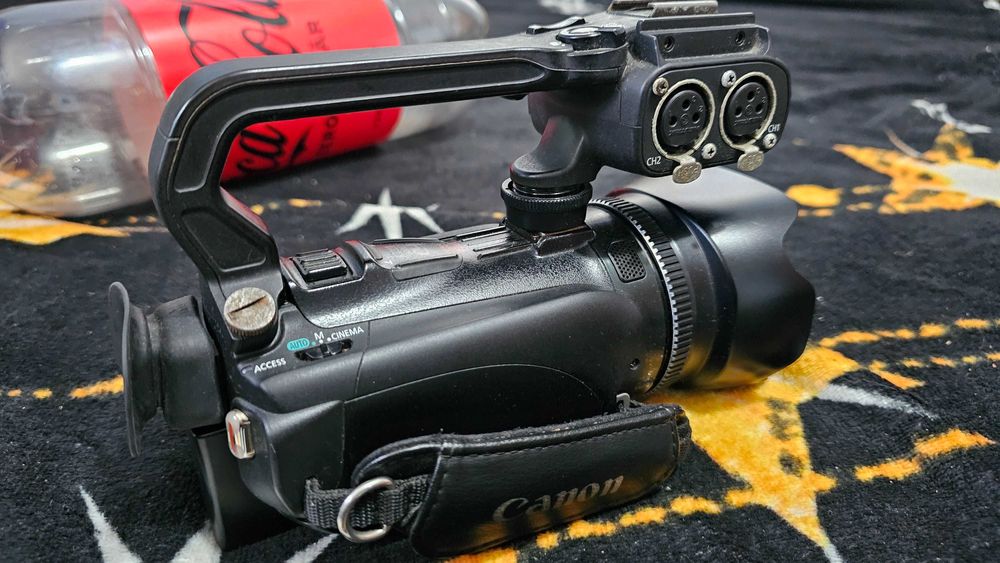 Camera video profesionala Canon XA10 64gb memorie