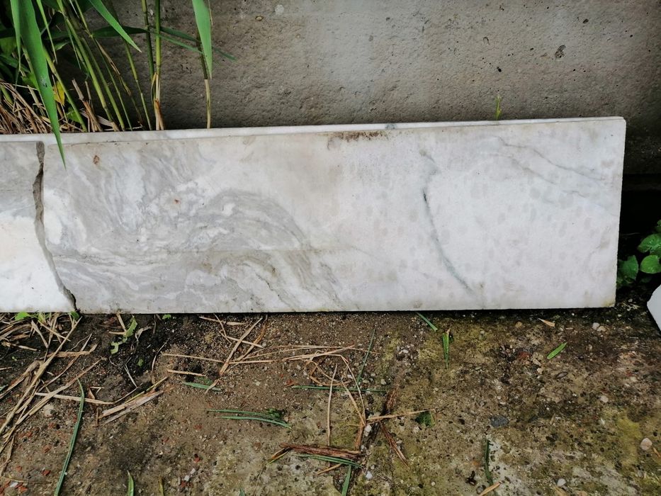 Vand placi marmura Ruschita pentru glafuri de geam sau trepte