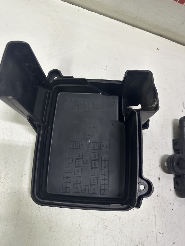 Suport capac baterie acumulator Hyundai i10 2015 - 2019