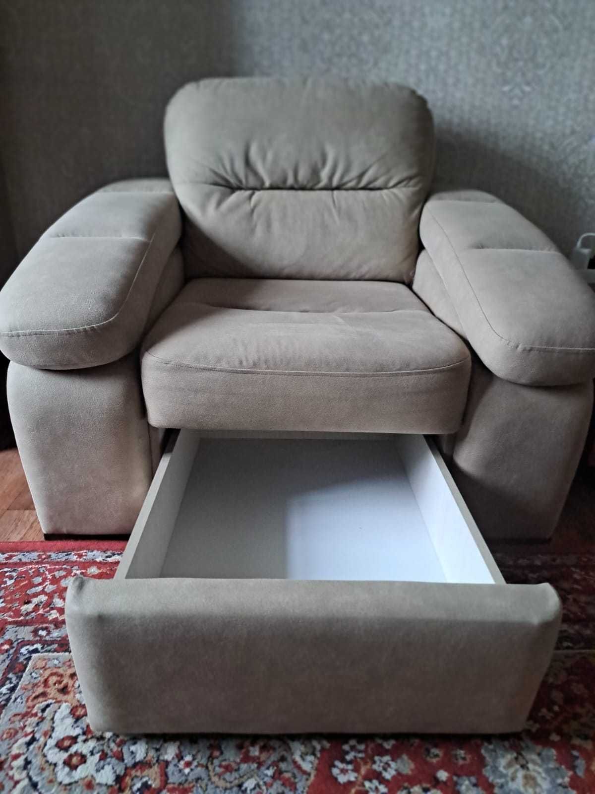 Пти новый угловой диван с креслом