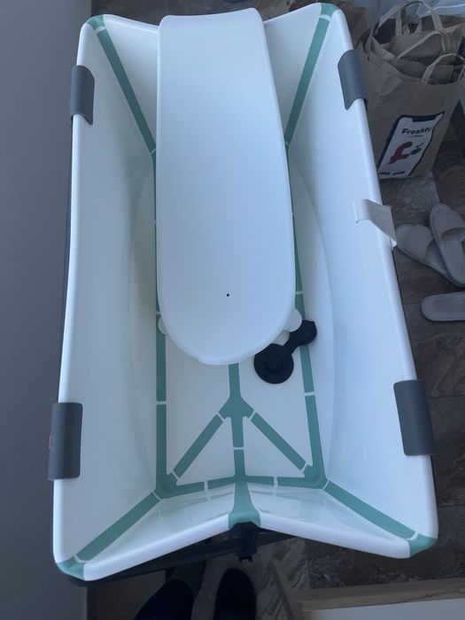 Stokke flexi bath cu suport metalic si de nou nascut