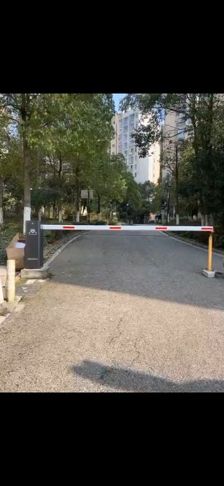 Шлагбаум с установкой