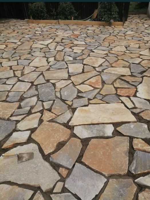 Vand si montez piatra naturala